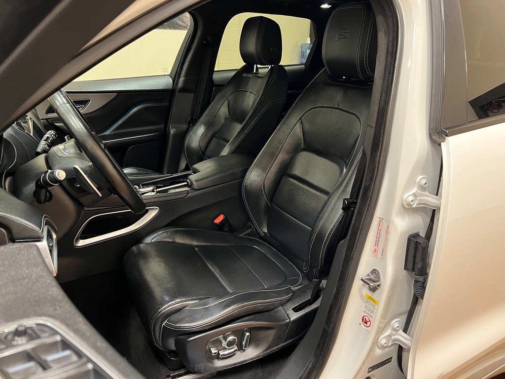 2020 Jaguar F-PACE Image 36