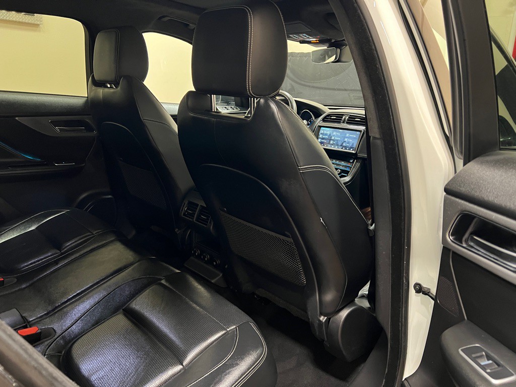 2020 Jaguar F-PACE Image 40