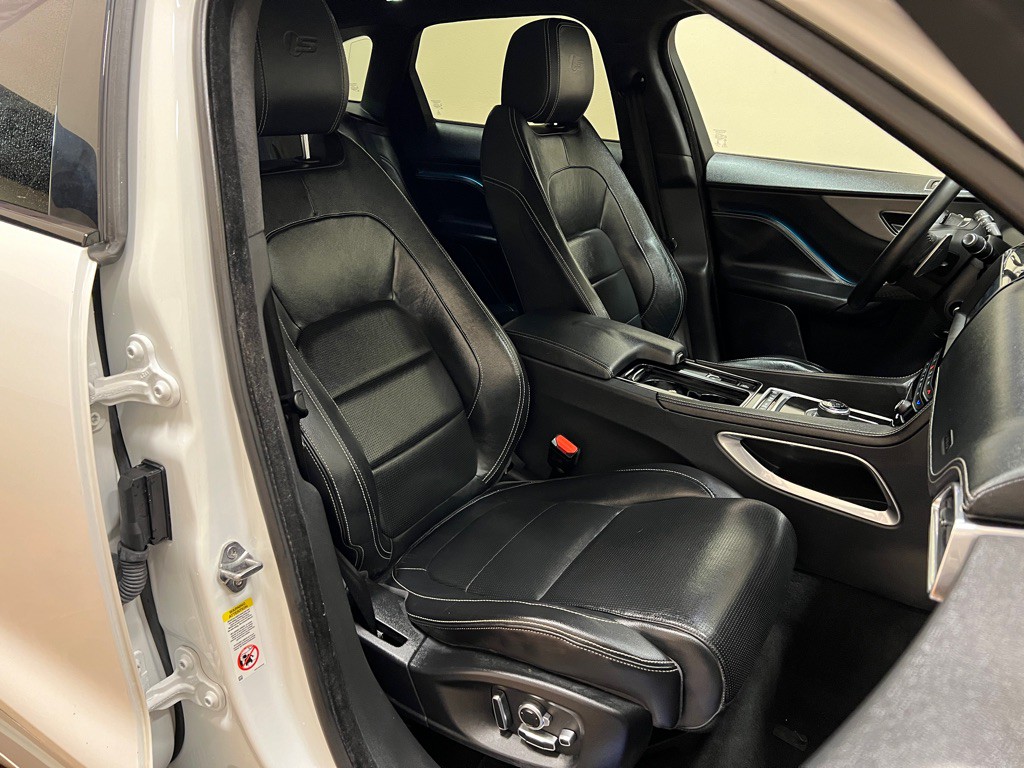 2020 Jaguar F-PACE Image 41