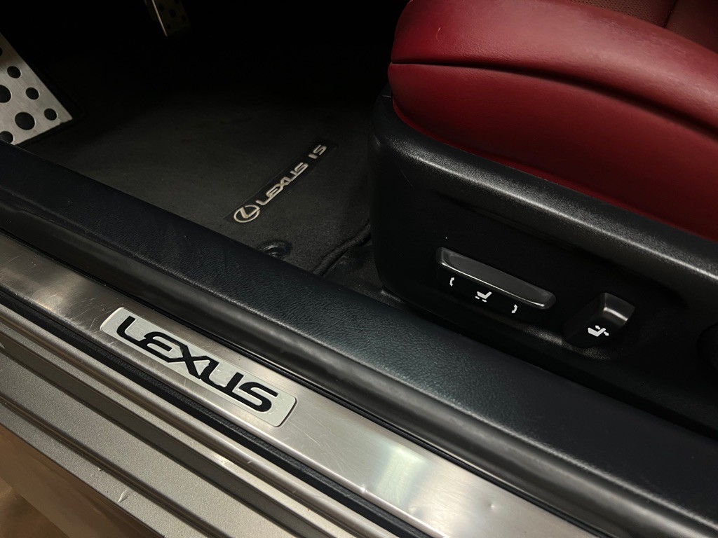2015 Lexus RC 300 Image 18