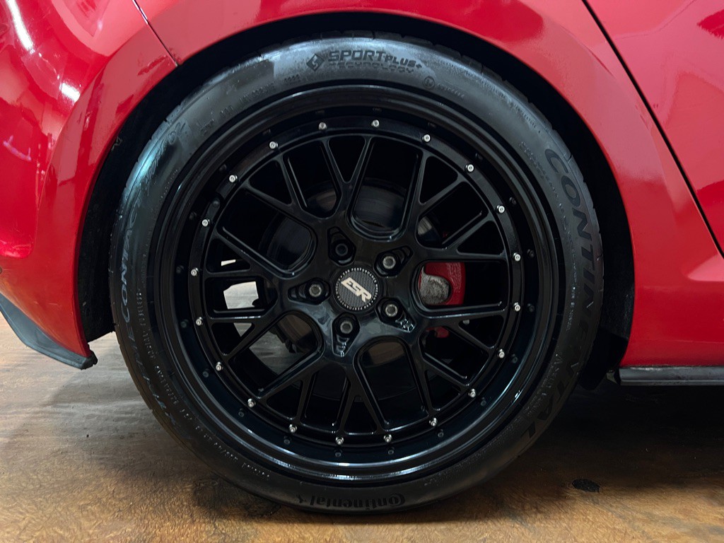 2016 Volkswagen GTI Image 12