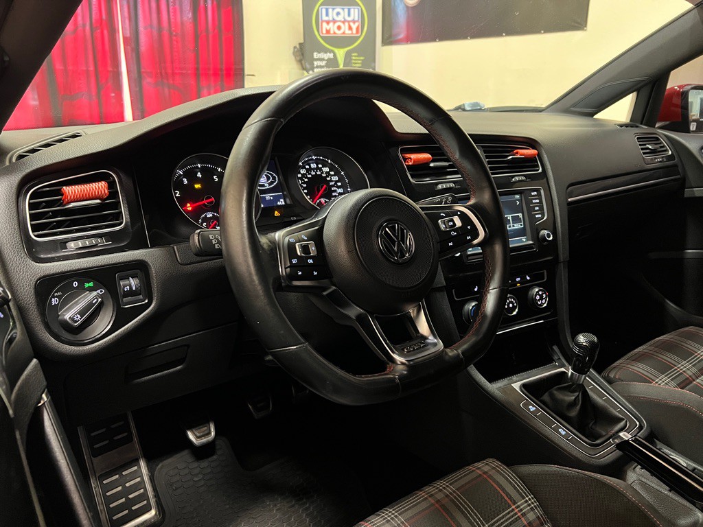 2016 Volkswagen GTI Image 13