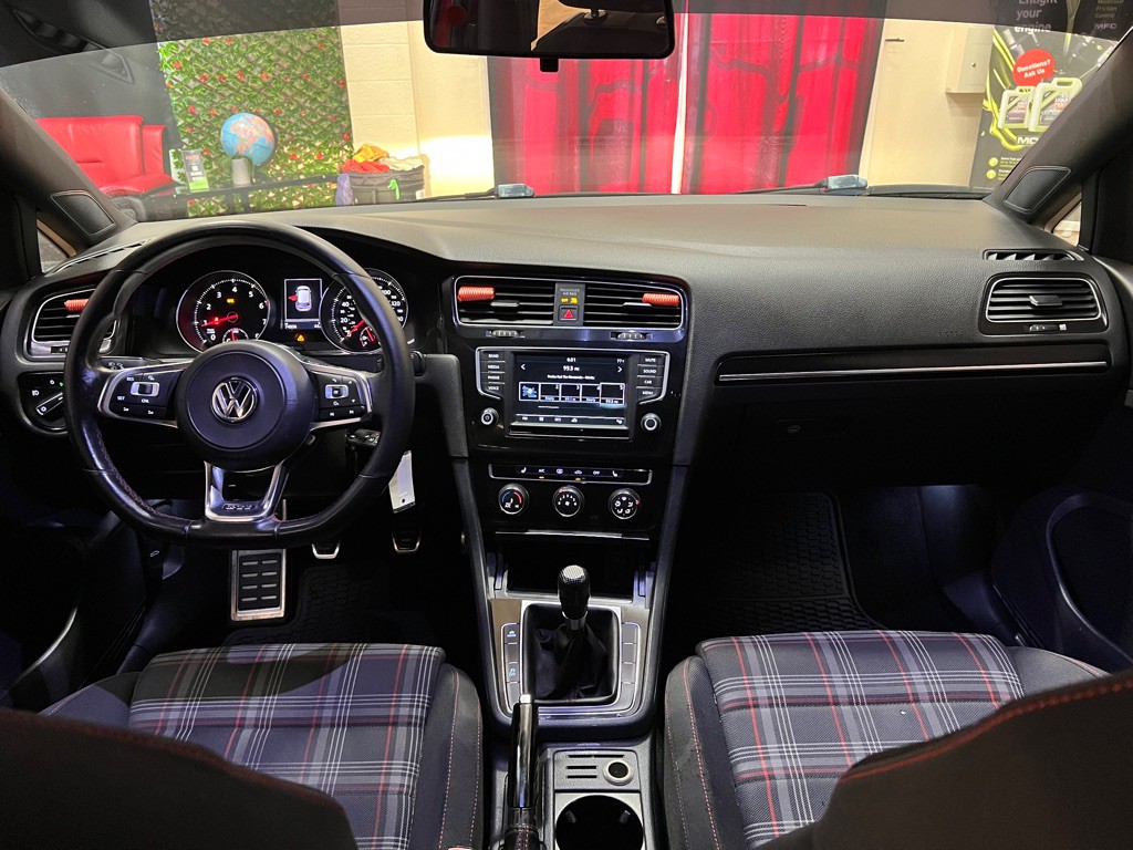 2016 Volkswagen GTI Image 14
