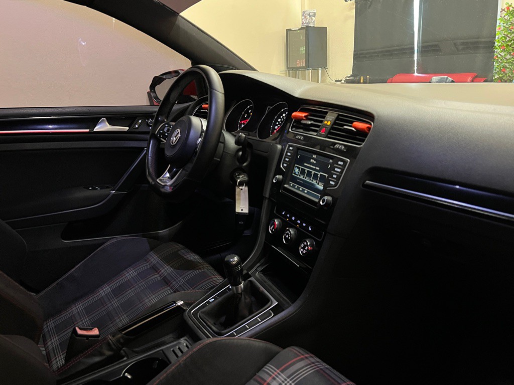 2016 Volkswagen GTI Image 15