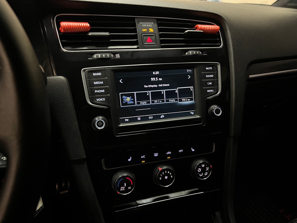 2016 Volkswagen GTI Image 23