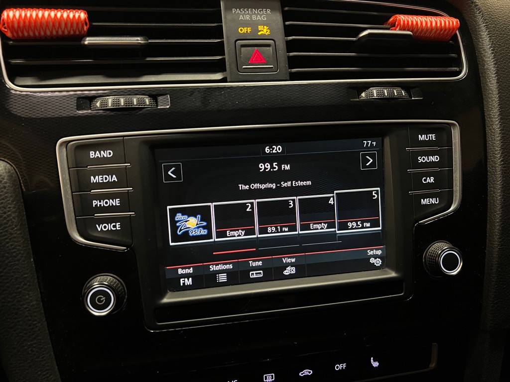 2016 Volkswagen GTI Image 24