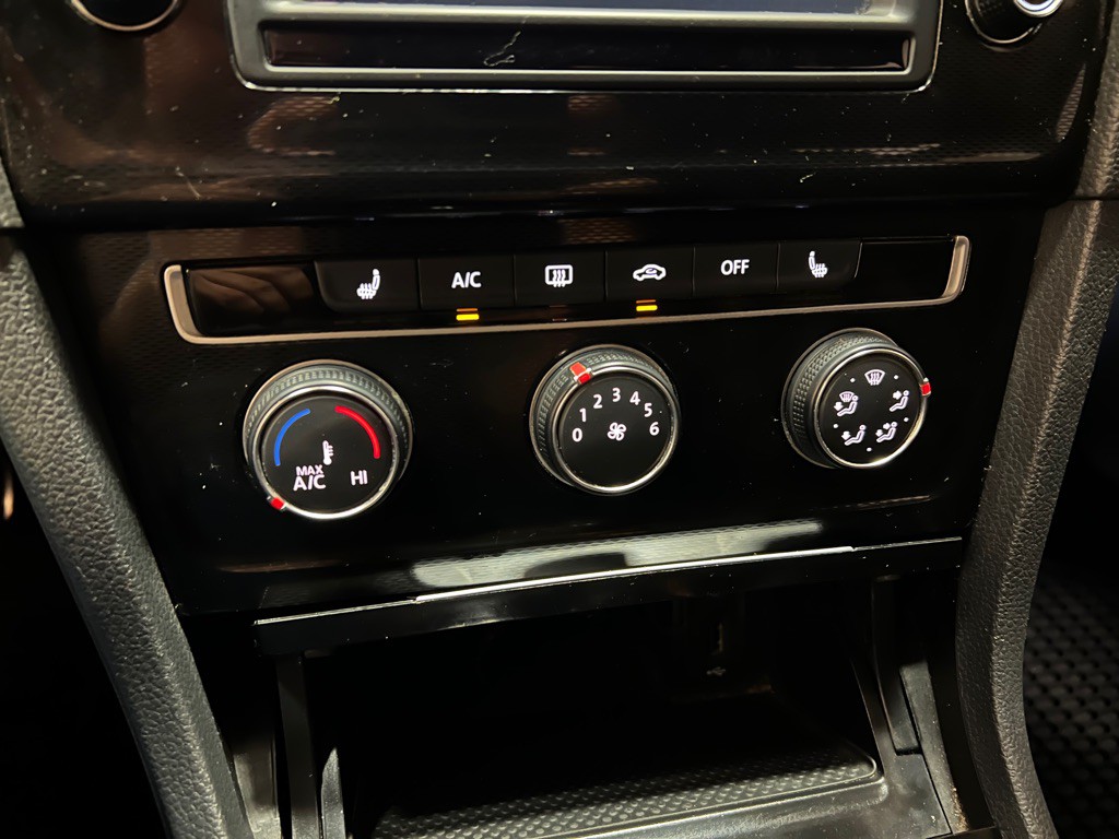 2016 Volkswagen GTI Image 26