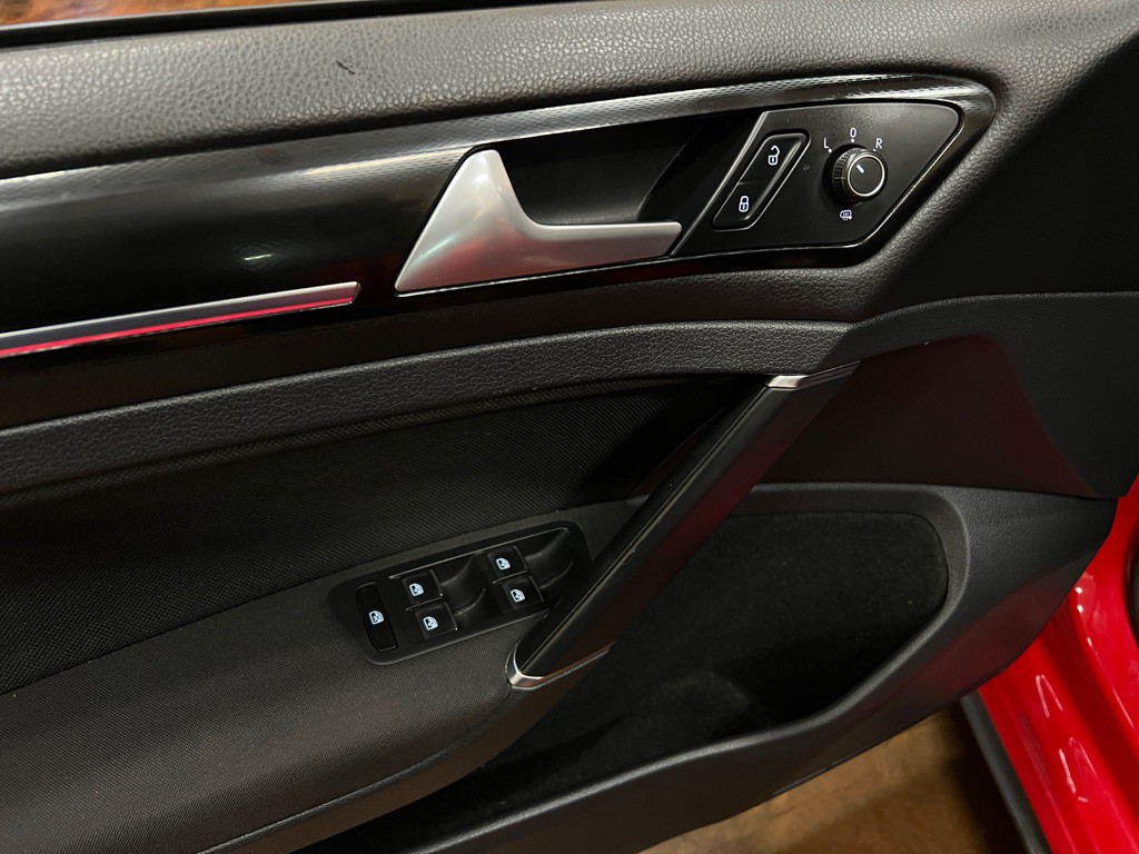 2016 Volkswagen GTI Image 28