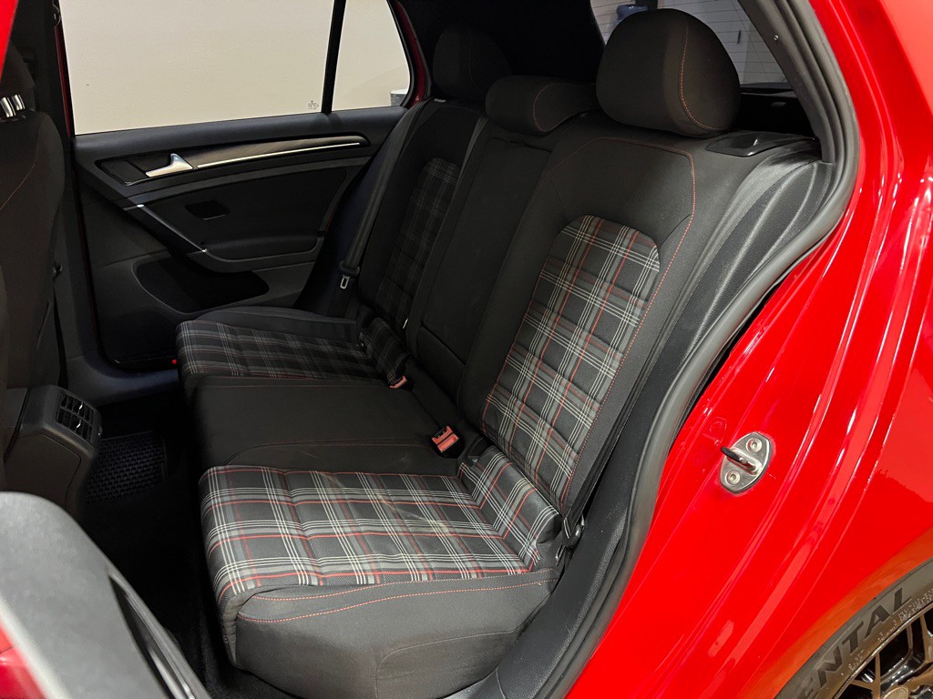 2016 Volkswagen GTI Image 31