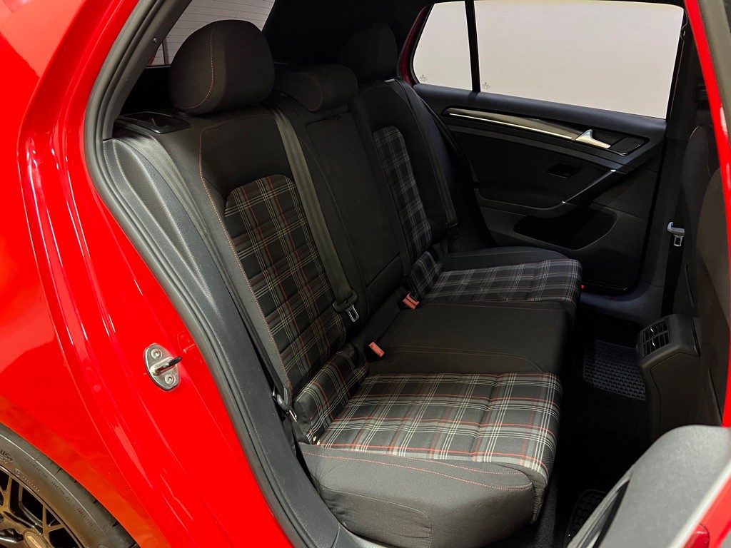 2016 Volkswagen GTI Image 33