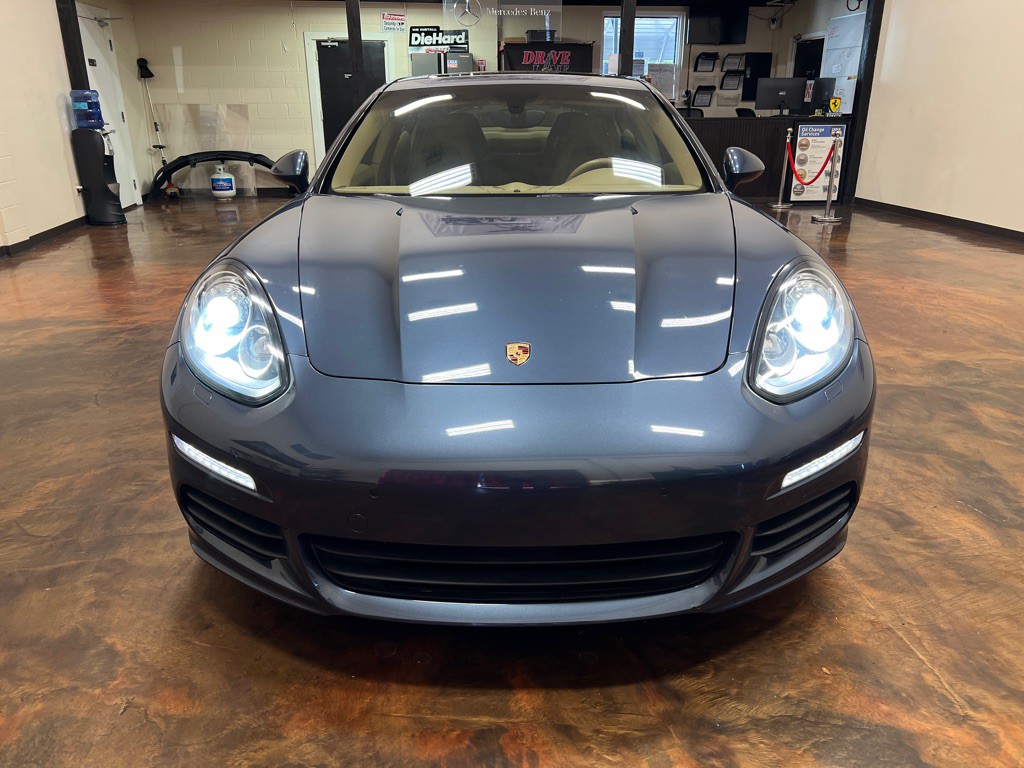2014 Porsche Panamera Image 4