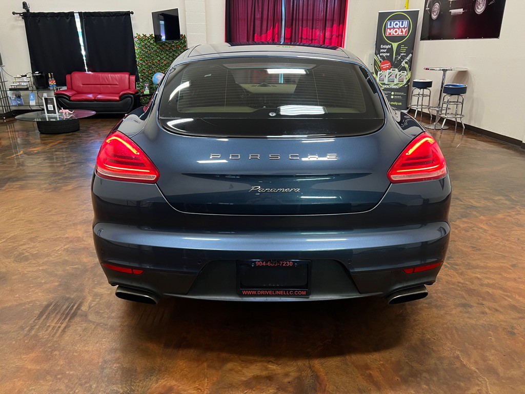 2014 Porsche Panamera Image 8