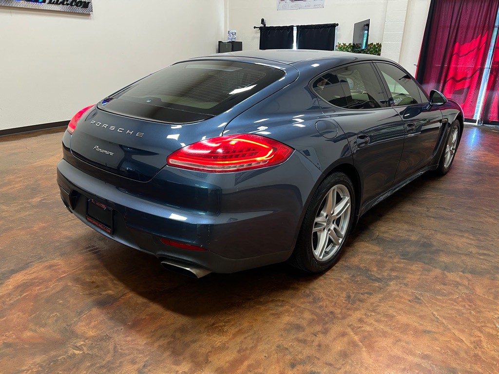 2014 Porsche Panamera Image 9