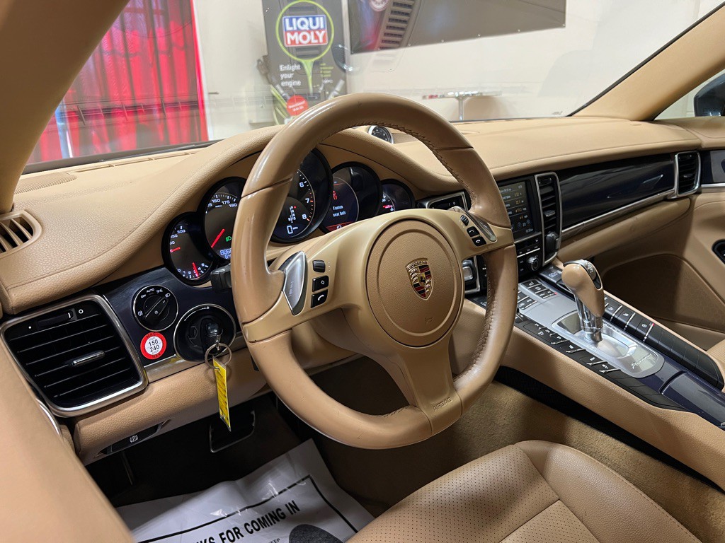 2014 Porsche Panamera Image 16