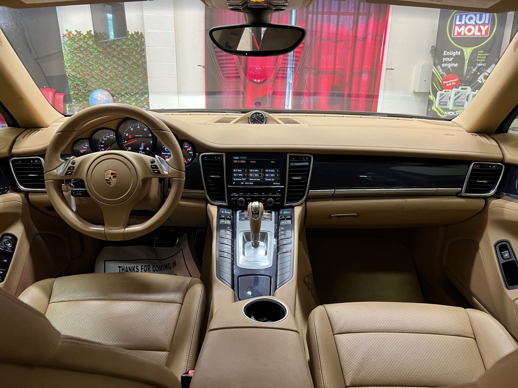 2014 Porsche Panamera Image 17