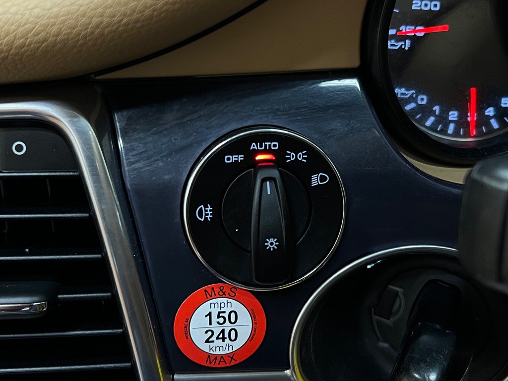 2014 Porsche Panamera Image 21