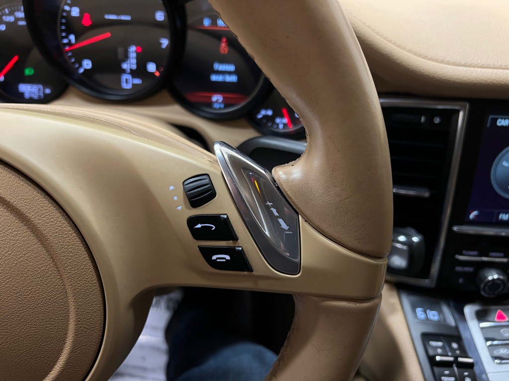 2014 Porsche Panamera Image 25