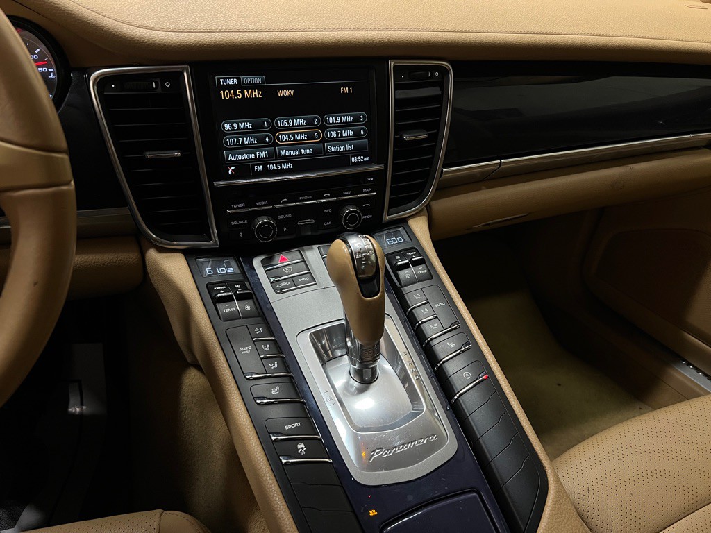 2014 Porsche Panamera Image 27