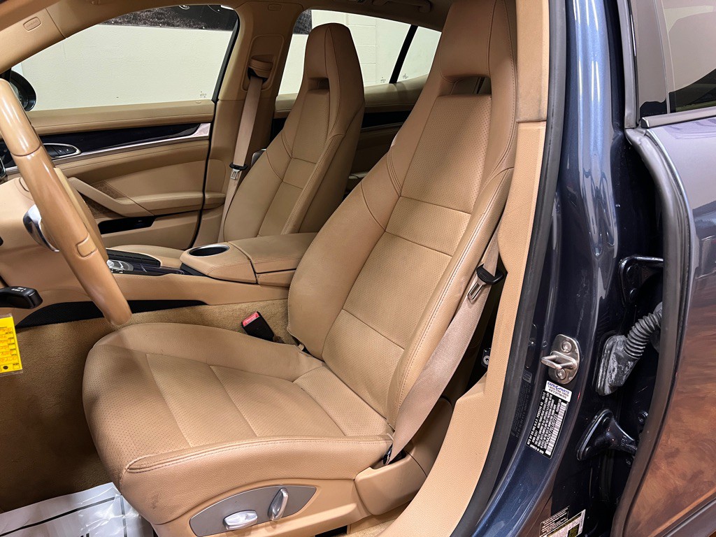 2014 Porsche Panamera Image 30