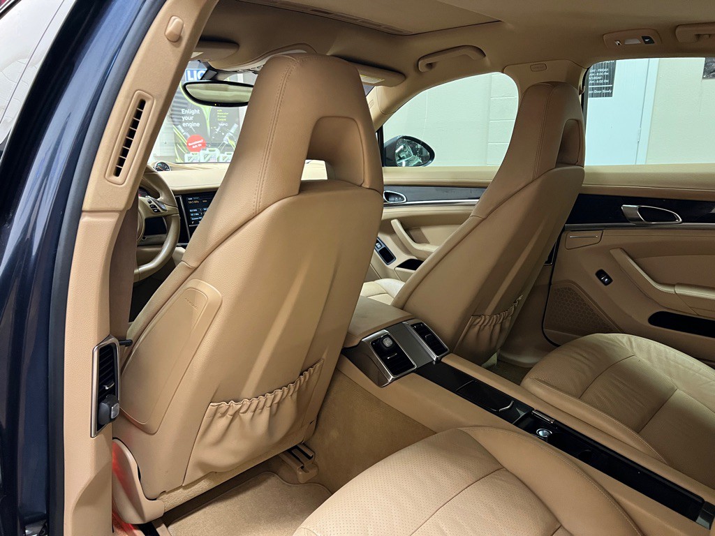 2014 Porsche Panamera Image 31