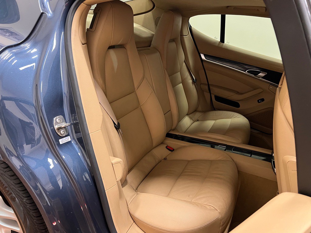 2014 Porsche Panamera Image 33