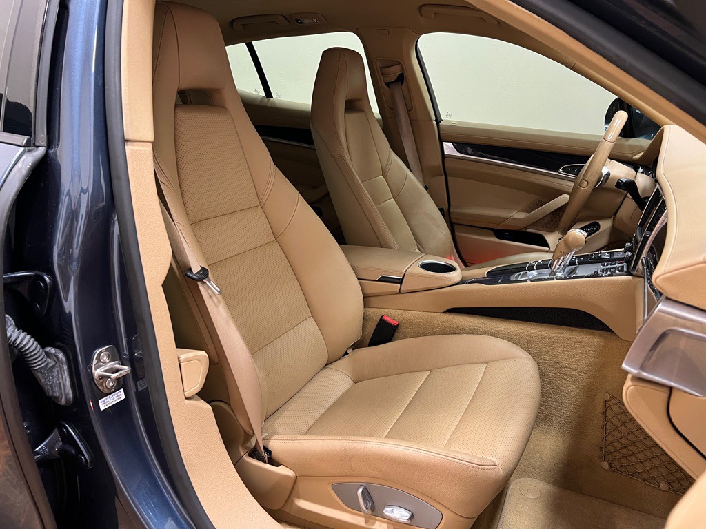 2014 Porsche Panamera Image 35