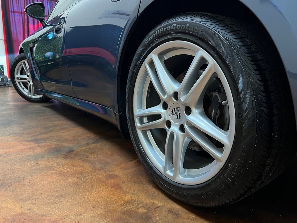 2014 Porsche Panamera Image 41