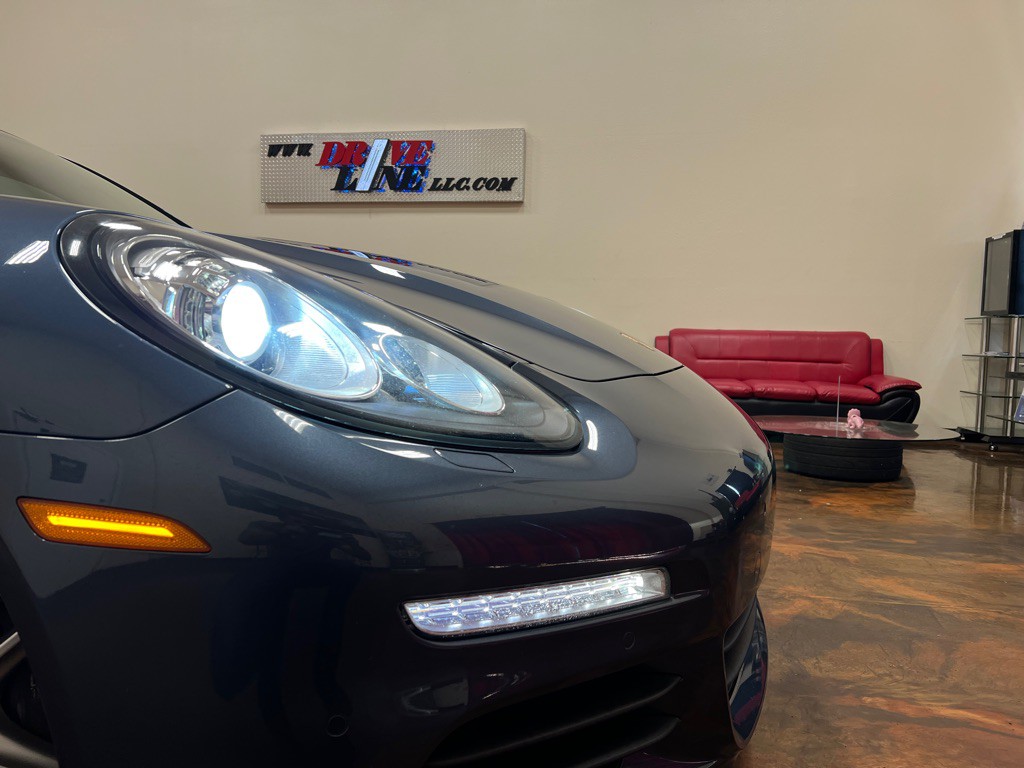2014 Porsche Panamera Image 42