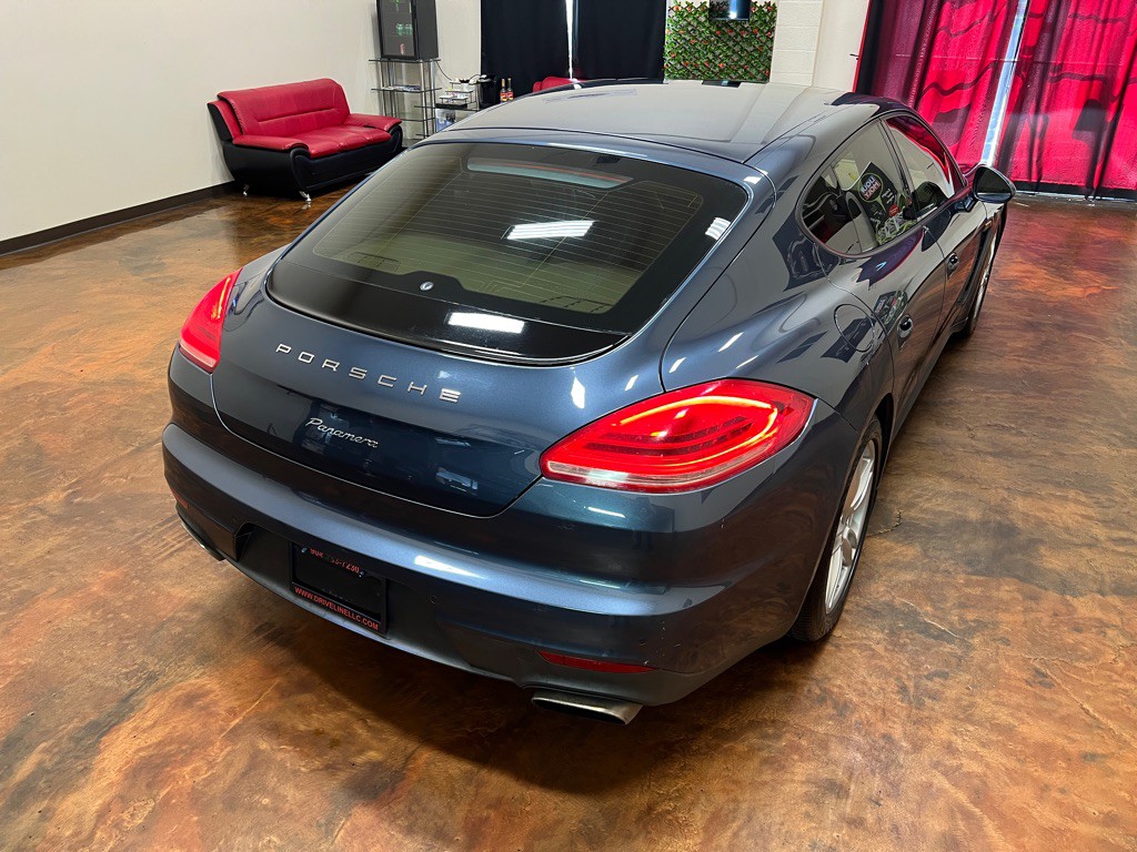 2014 Porsche Panamera Image 45