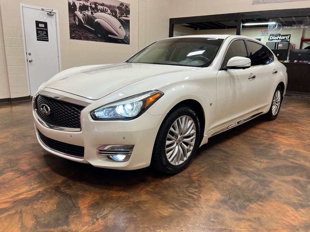 2016 INFINITI Q70 Image 5