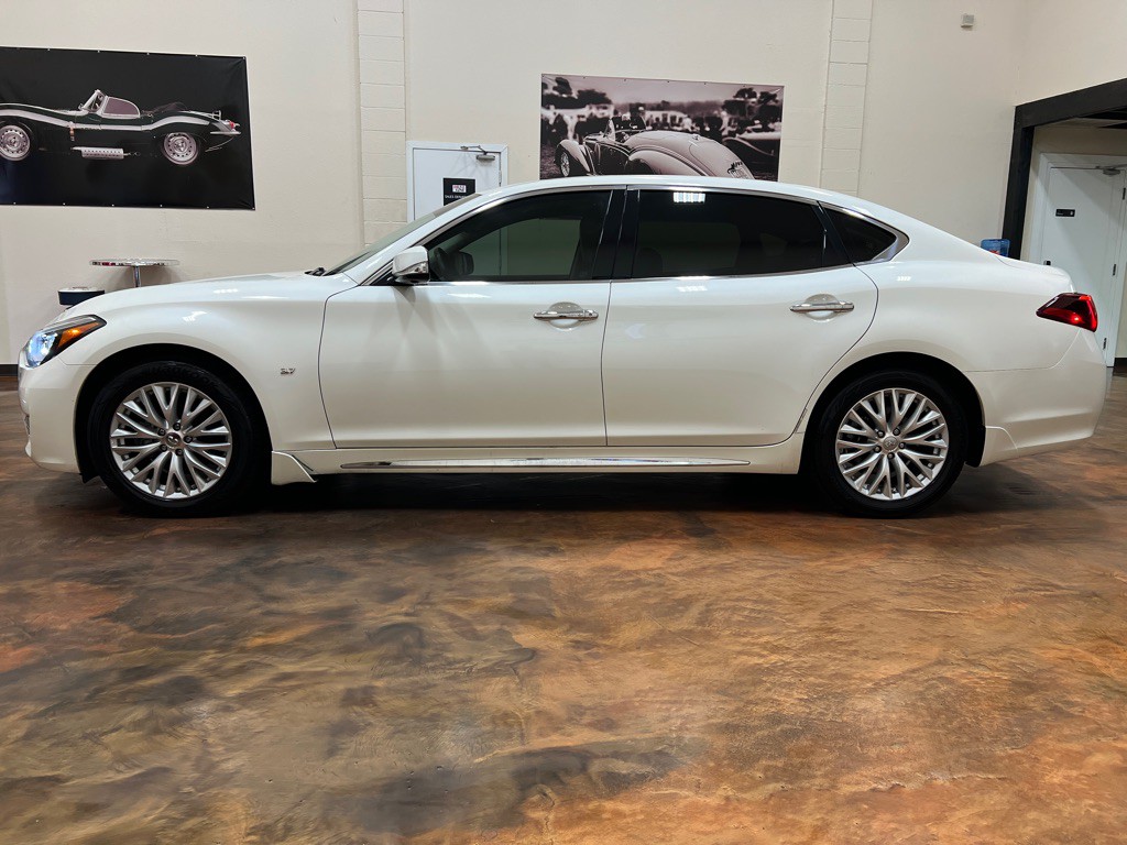 2016 INFINITI Q70 Image 6