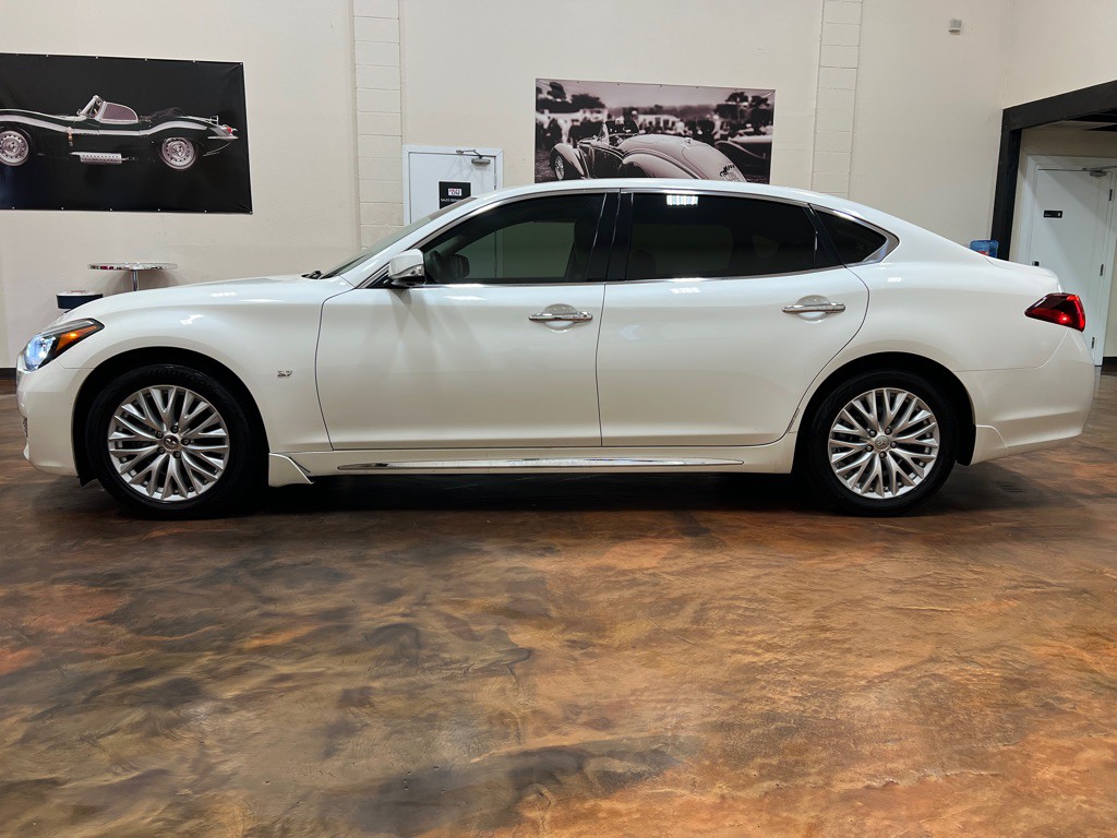 2016 INFINITI Q70 Image 7