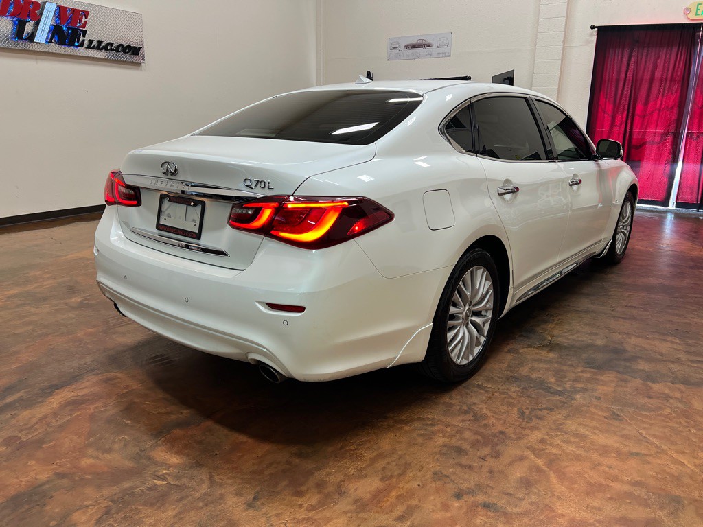 2016 INFINITI Q70 Image 10