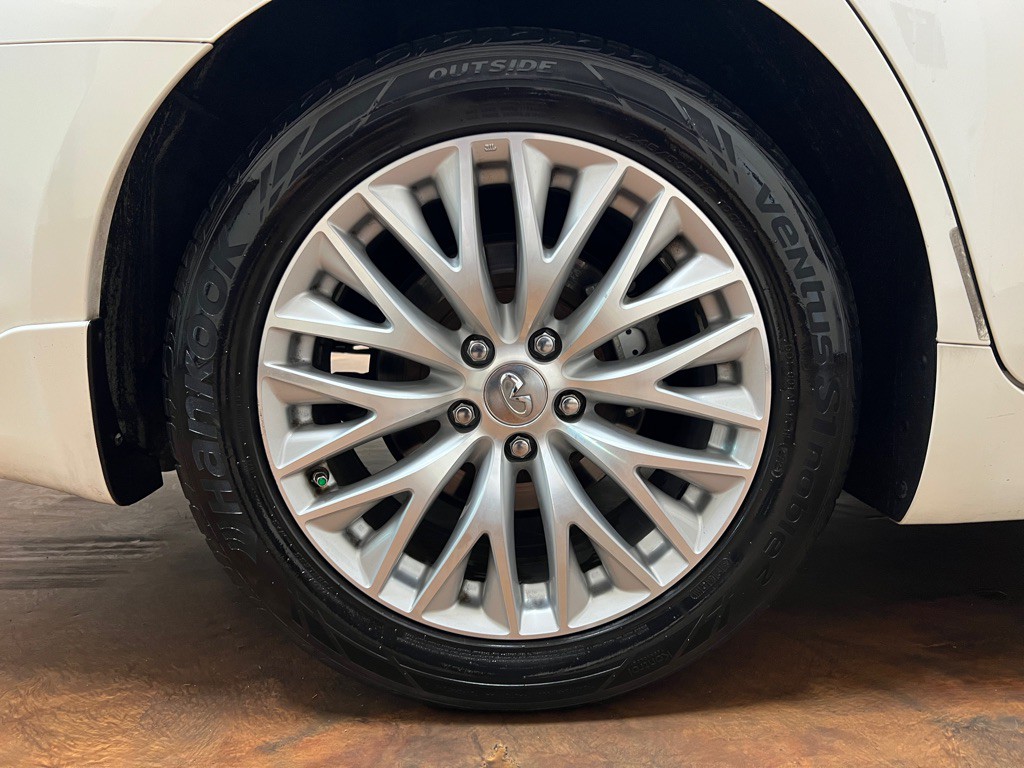 2016 INFINITI Q70 Image 13