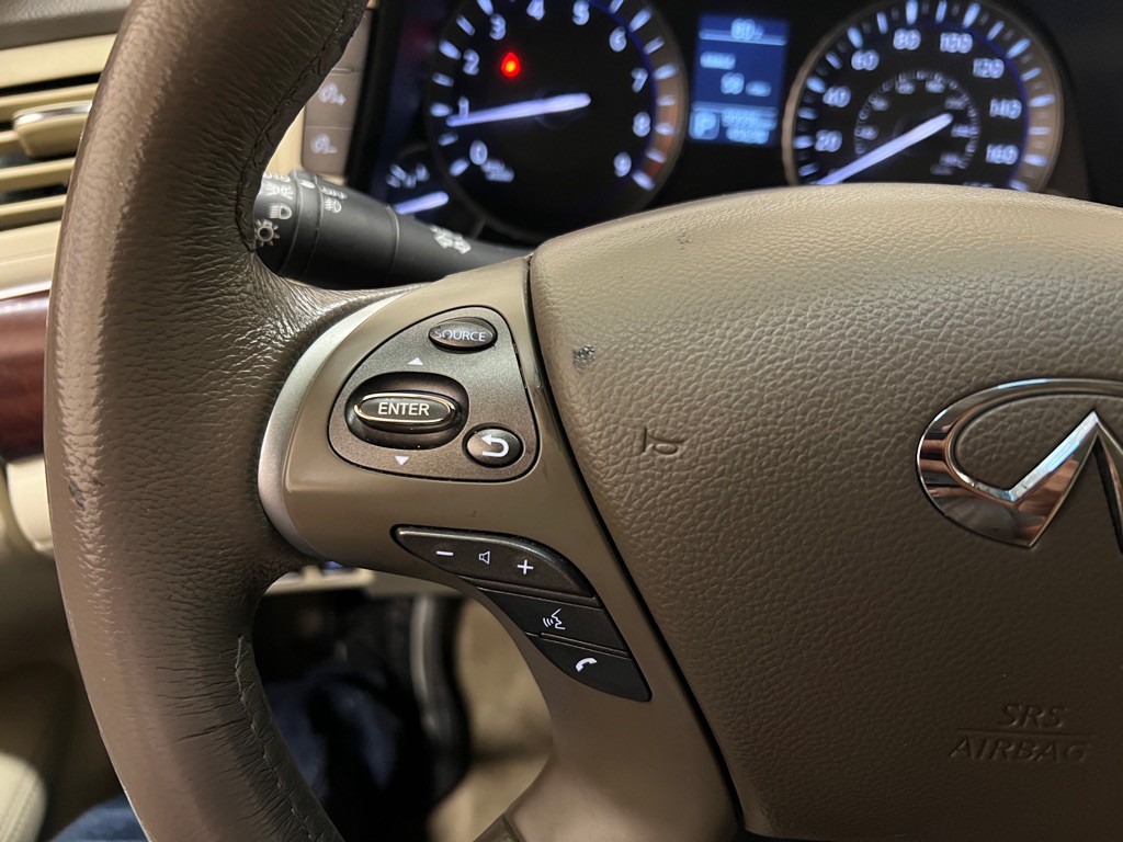 2016 INFINITI Q70 Image 18