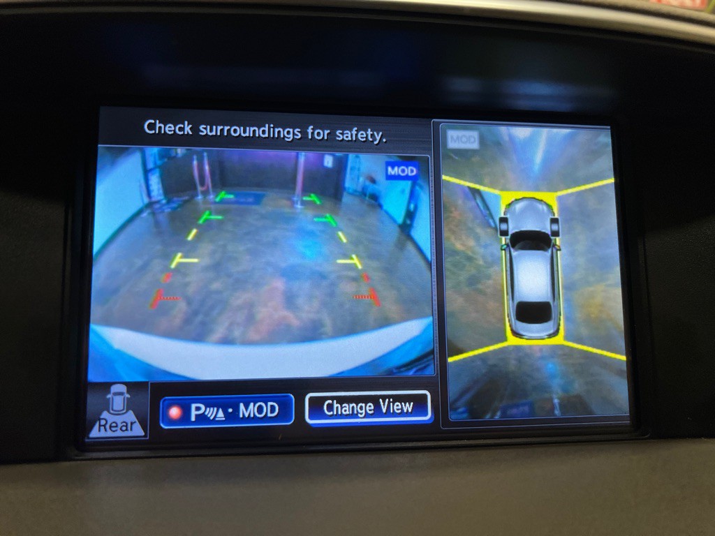 2016 INFINITI Q70 Image 25