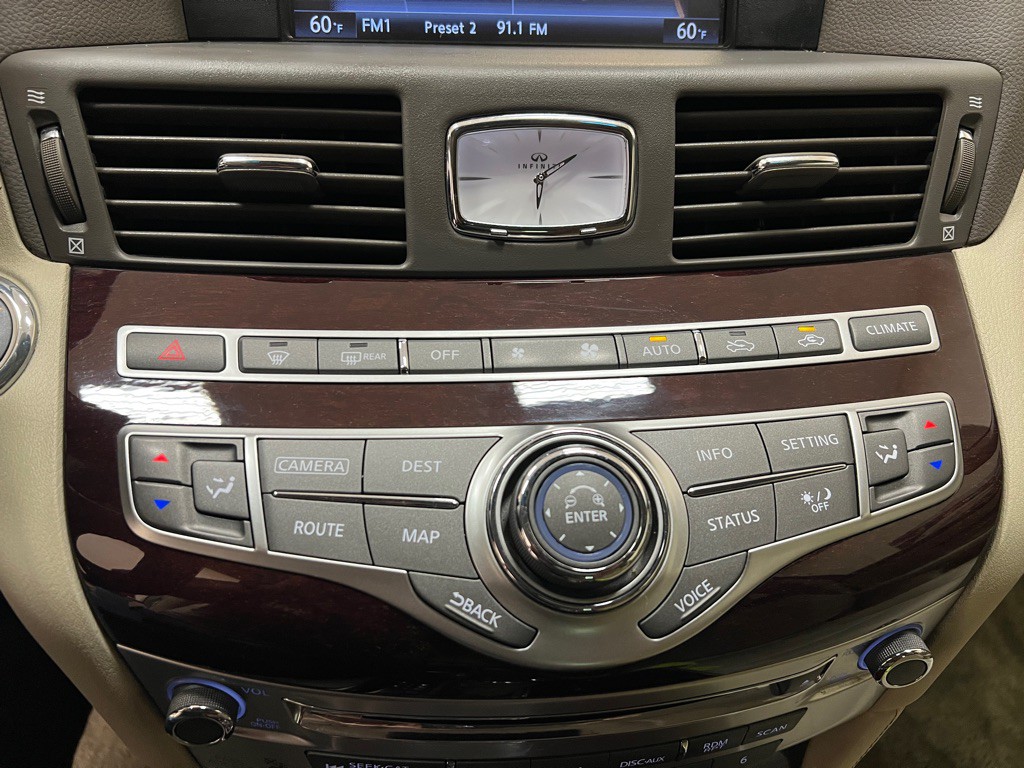 2016 INFINITI Q70 Image 26