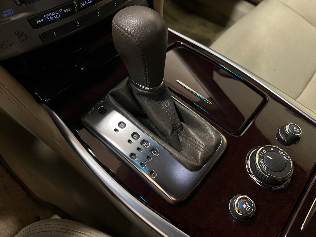 2016 INFINITI Q70 Image 28
