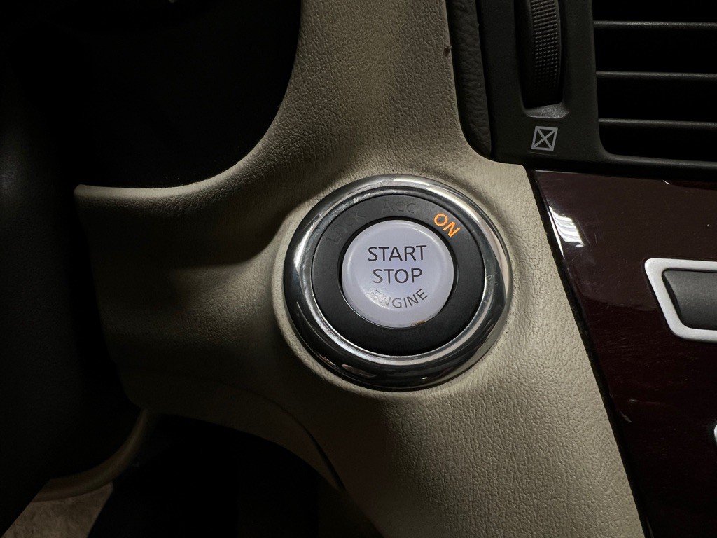 2016 INFINITI Q70 Image 29
