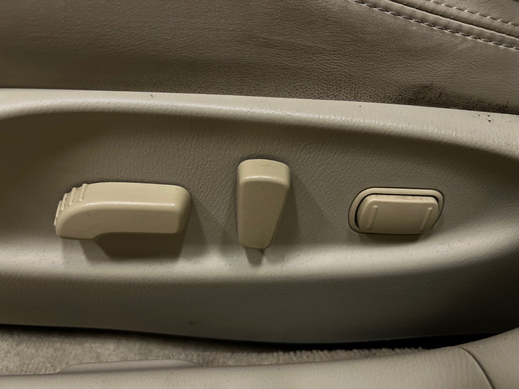 2016 INFINITI Q70 Image 31