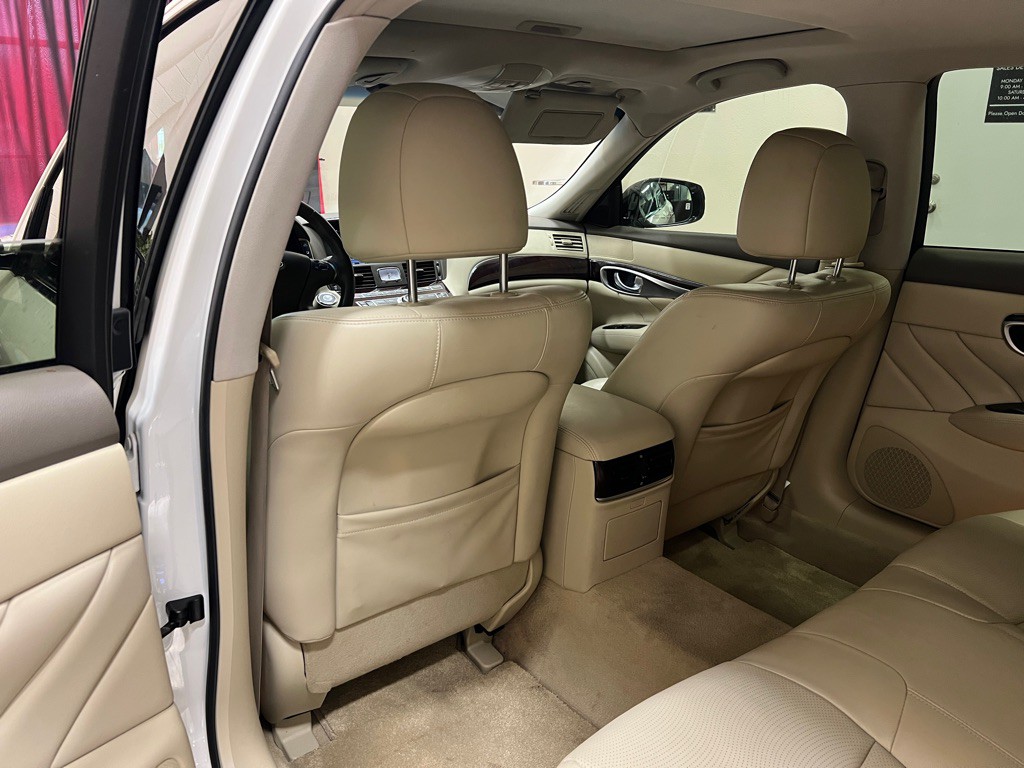 2016 INFINITI Q70 Image 33