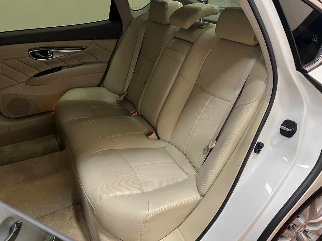 2016 INFINITI Q70 Image 34