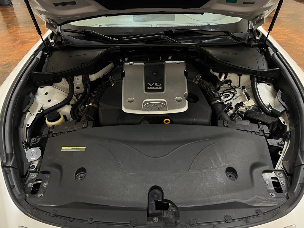 2016 INFINITI Q70 Image 39