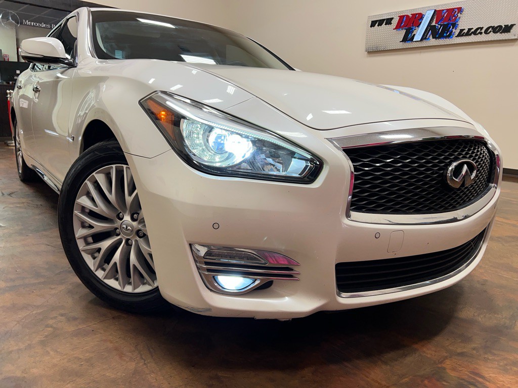 2016 INFINITI Q70 Image 40