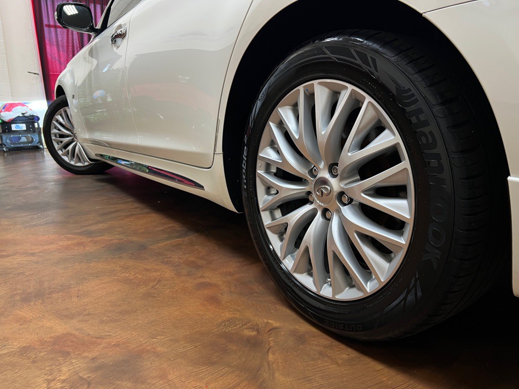 2016 INFINITI Q70 Image 43