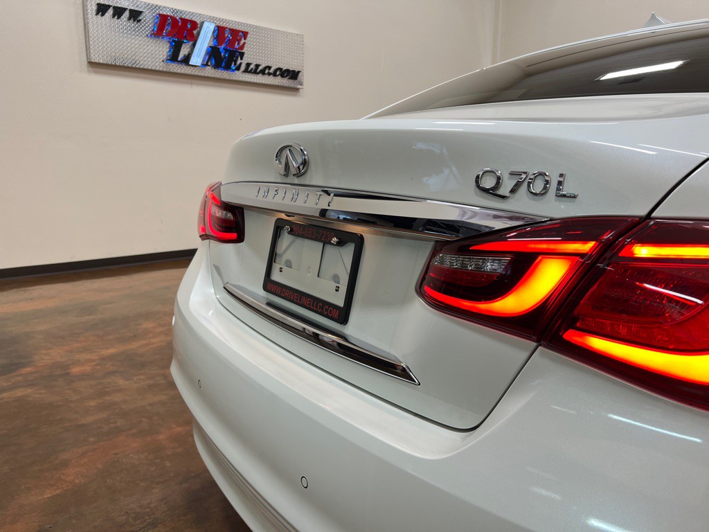 2016 INFINITI Q70 Image 45