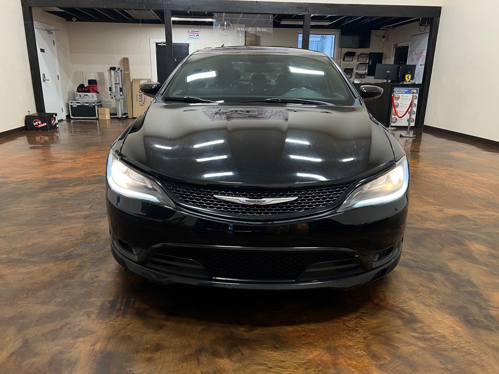 2016 Chrysler 200 Image 4