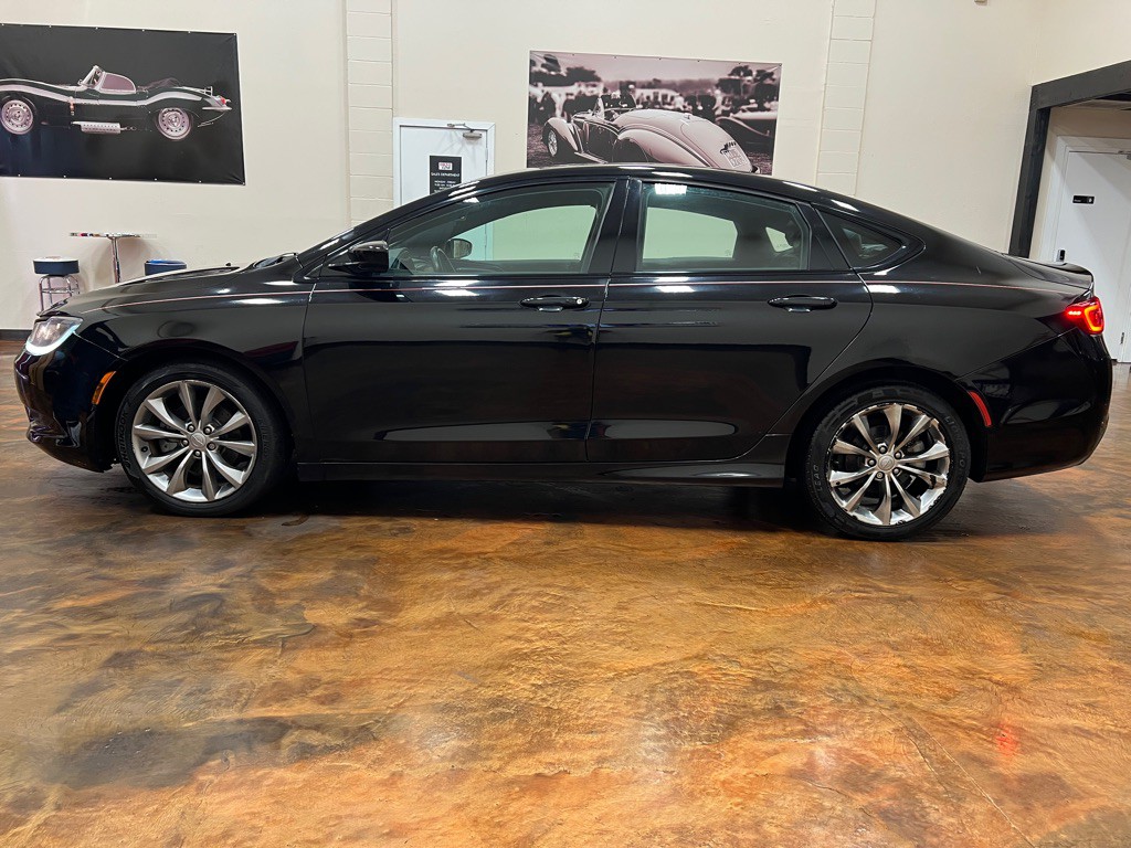 2016 Chrysler 200 Image 6