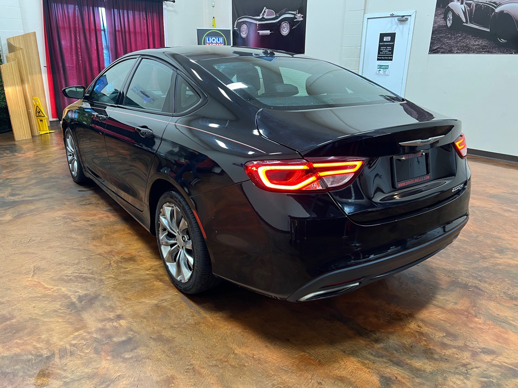 2016 Chrysler 200 Image 7