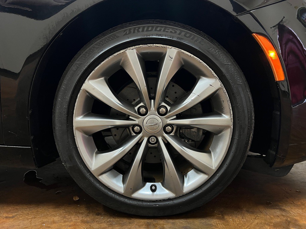 2016 Chrysler 200 Image 11